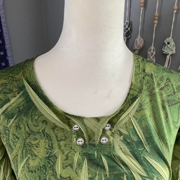 Green fairy shirt with button - Picture 2 of 6
